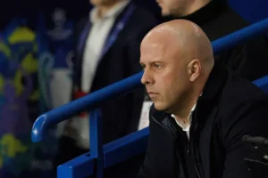 ليفربول يواجه كريستال بالاس: سلوت يسعى لتحقيق إنجاز تاريخي في نهاية الموسم