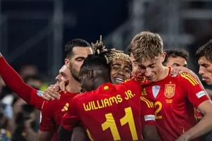 إسبانيا تتأهل إلى نهائي دوري الأمم الأوروبية بعد مباراة مثيرة مع فرنسا انتهت بتسعة أهداف