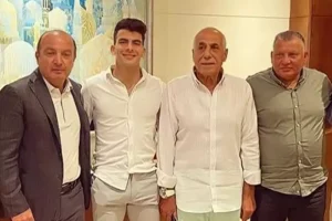 زيزو يكشف: حسين لبيب قدم لي عرضاً لتجديد عقدي يشمل 'فيلا'، ووالدي يستحق العمولة