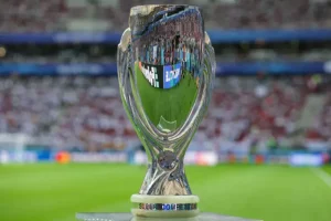 مباراة حاسمة: باريس سان جيرمان يواجه توتنهام في نهائي كأس السوبر الأوروبي 2025